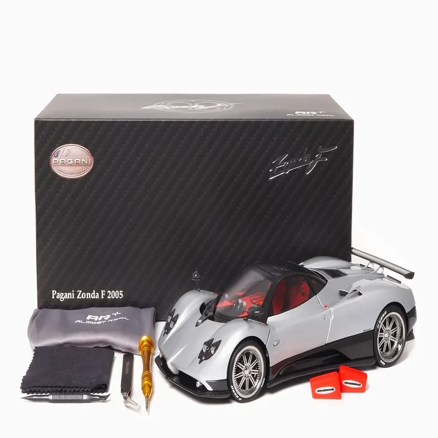 Pagani Zonda F 2005 Street Version 1:18