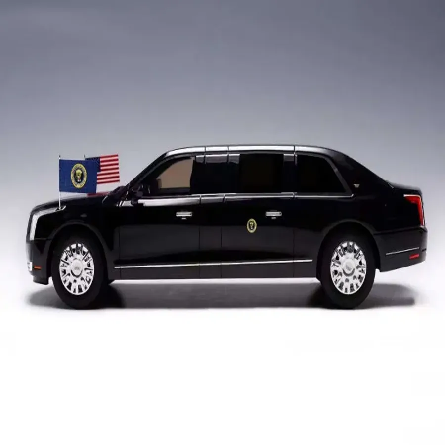 1/18 MOTORHELIX DCNC PRESIDENT LIMOUSINE