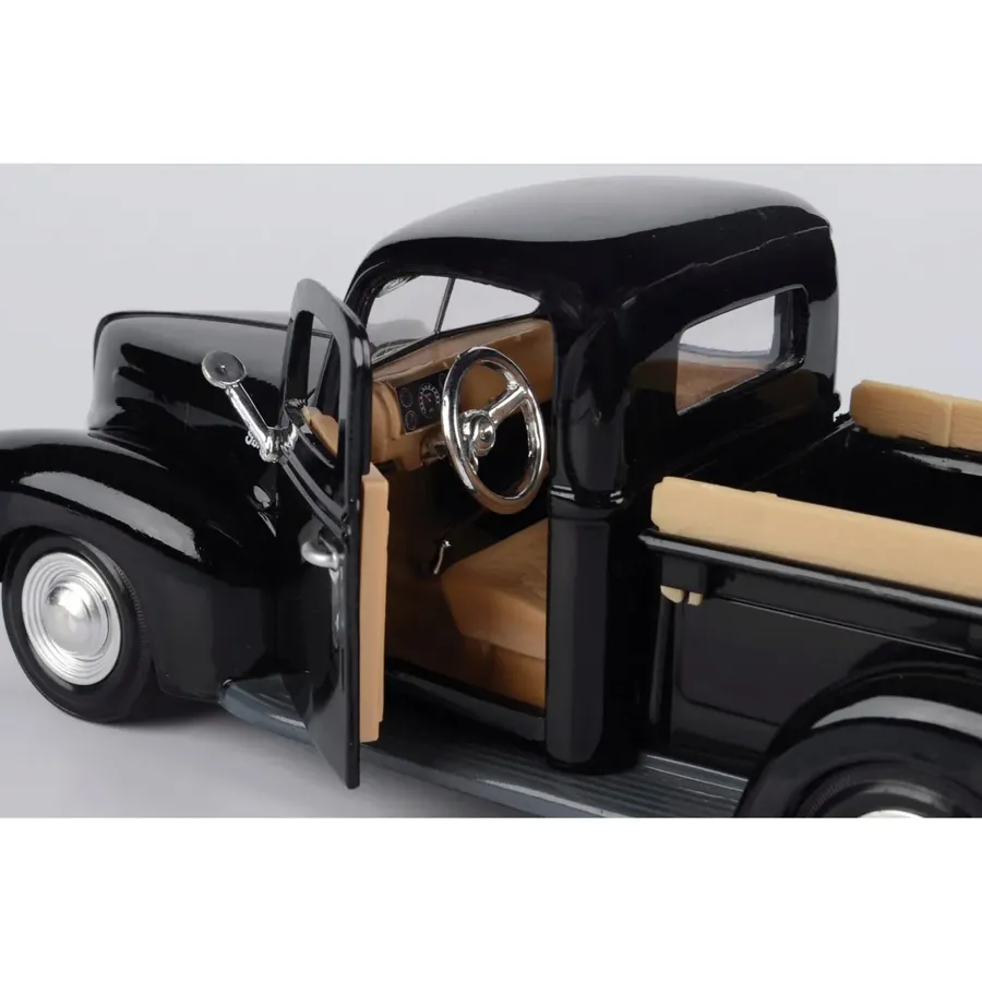 1940 Ford Pickup - Black 1:24 Scale Diecast