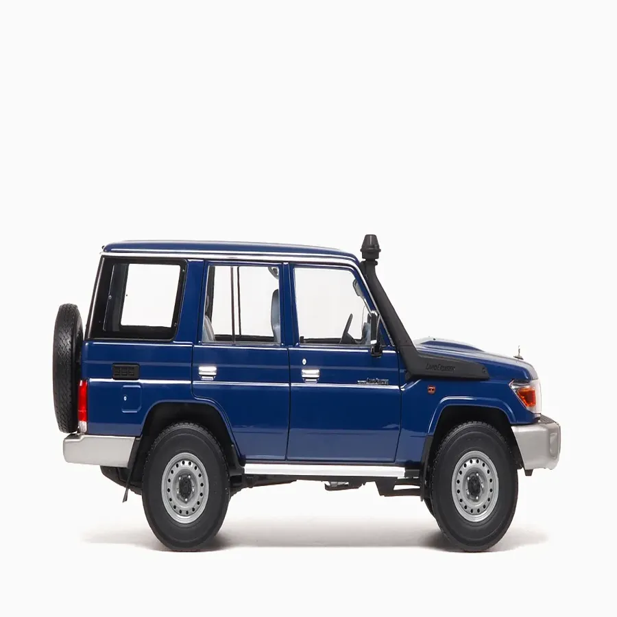 Toyota Land Cruiser 76 2017 Blue 1:18 by Almost Real